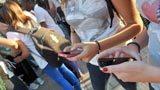 Smartphone e tablet vietati a scuola in Francia. Sareste favorevoli anche in Italia?