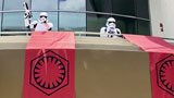 Disney World: arrivano gli Stormtrooper per far rispettare le regole del distanziamento sociale. Video