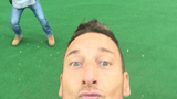 Il selfie di Totti fa pubblicità all'iPhone: 'Va squalificato' secondo il Codacons