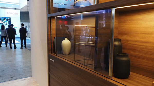 Panasonic, TV trasparente