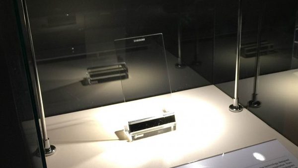 Samsung mock-up futuristico