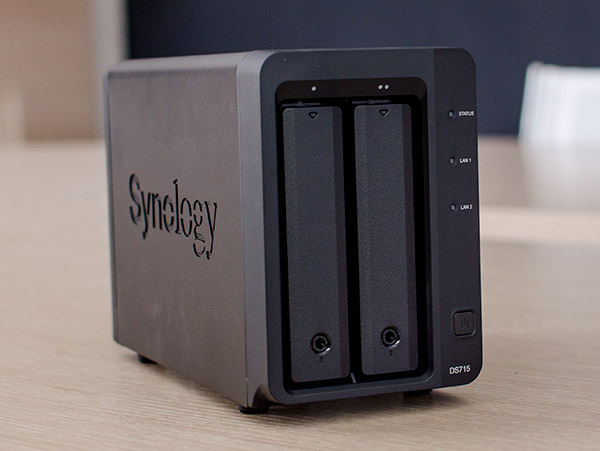 synology_ds715_front.jpg (49356 bytes)
