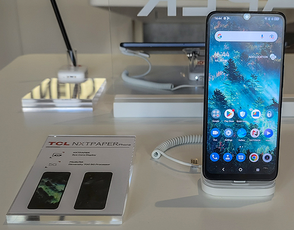 TCL MWC2023 TCL NXTPaper Phone