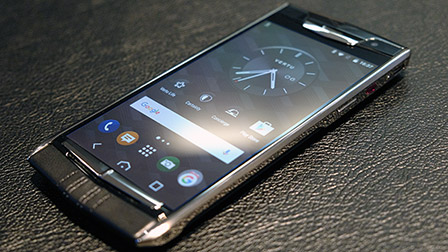 Vertu New Signature Touch: eccolo dal vivo nella nostra videorecensione