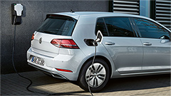 Volkswagen e-Golf, la tutta elettrica che ci mostra un po' di futuro