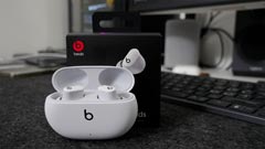 Beats Studio Buds: gli auricolari che fanno lo sgambetto agli AirPods. La recensione