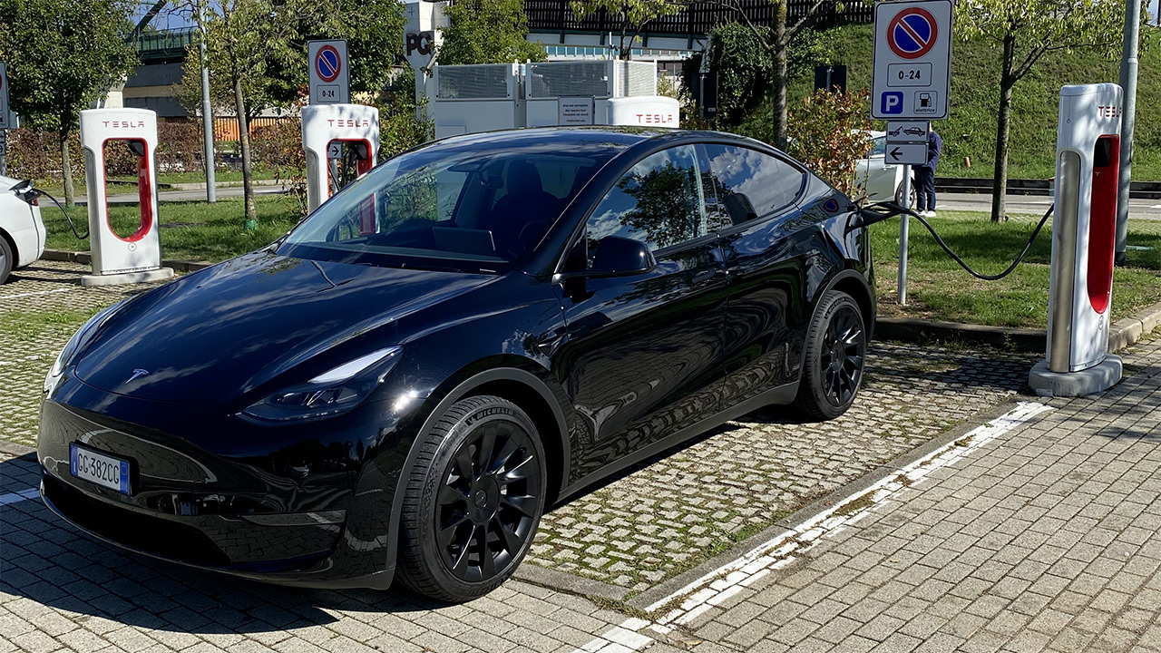 Tesla Model Y Long Range: a confronto con Tesla Model 3