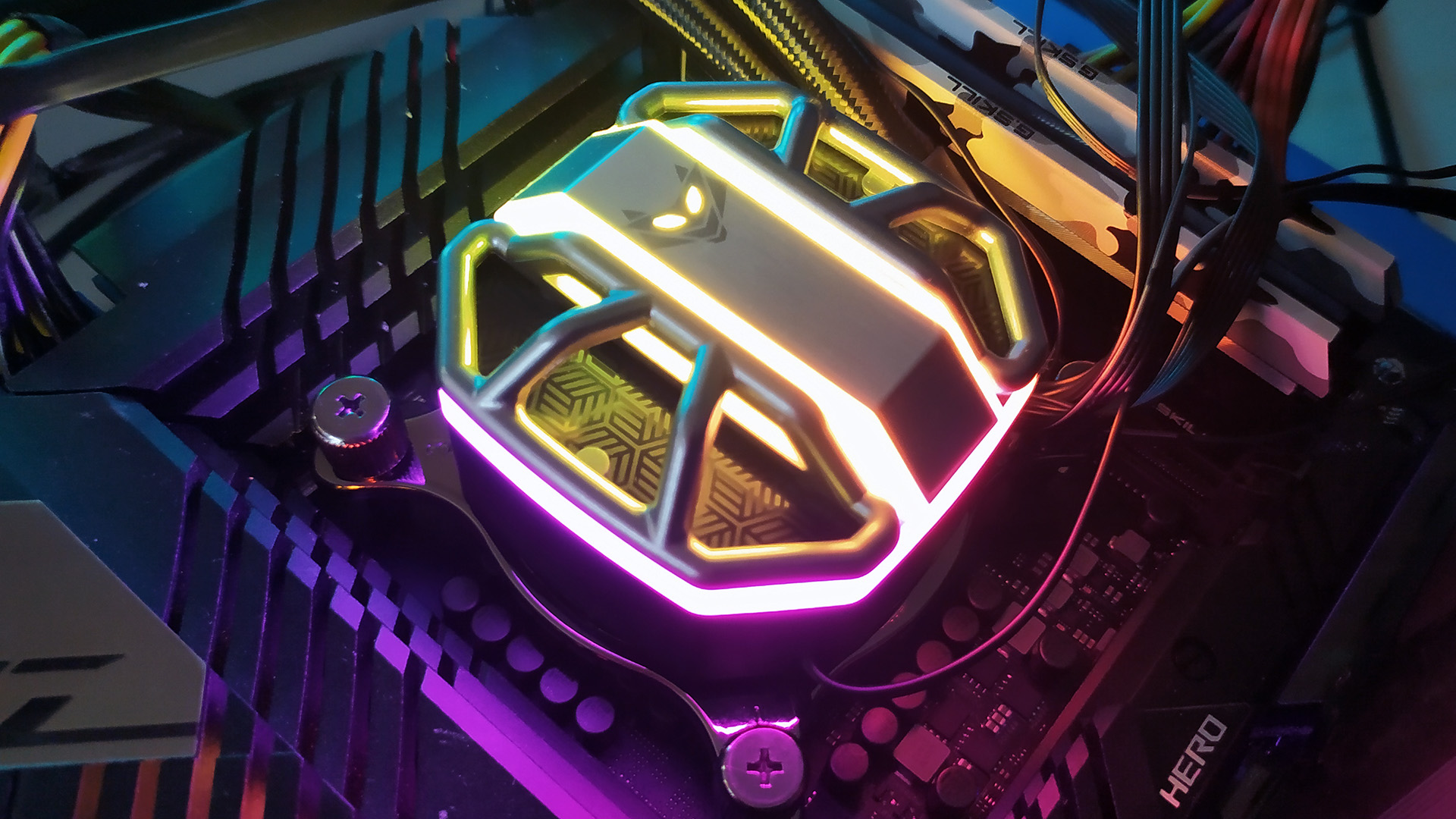 NITRO+ S360-A, il primo dissipatore a liquido AIO di Sapphire alla prova