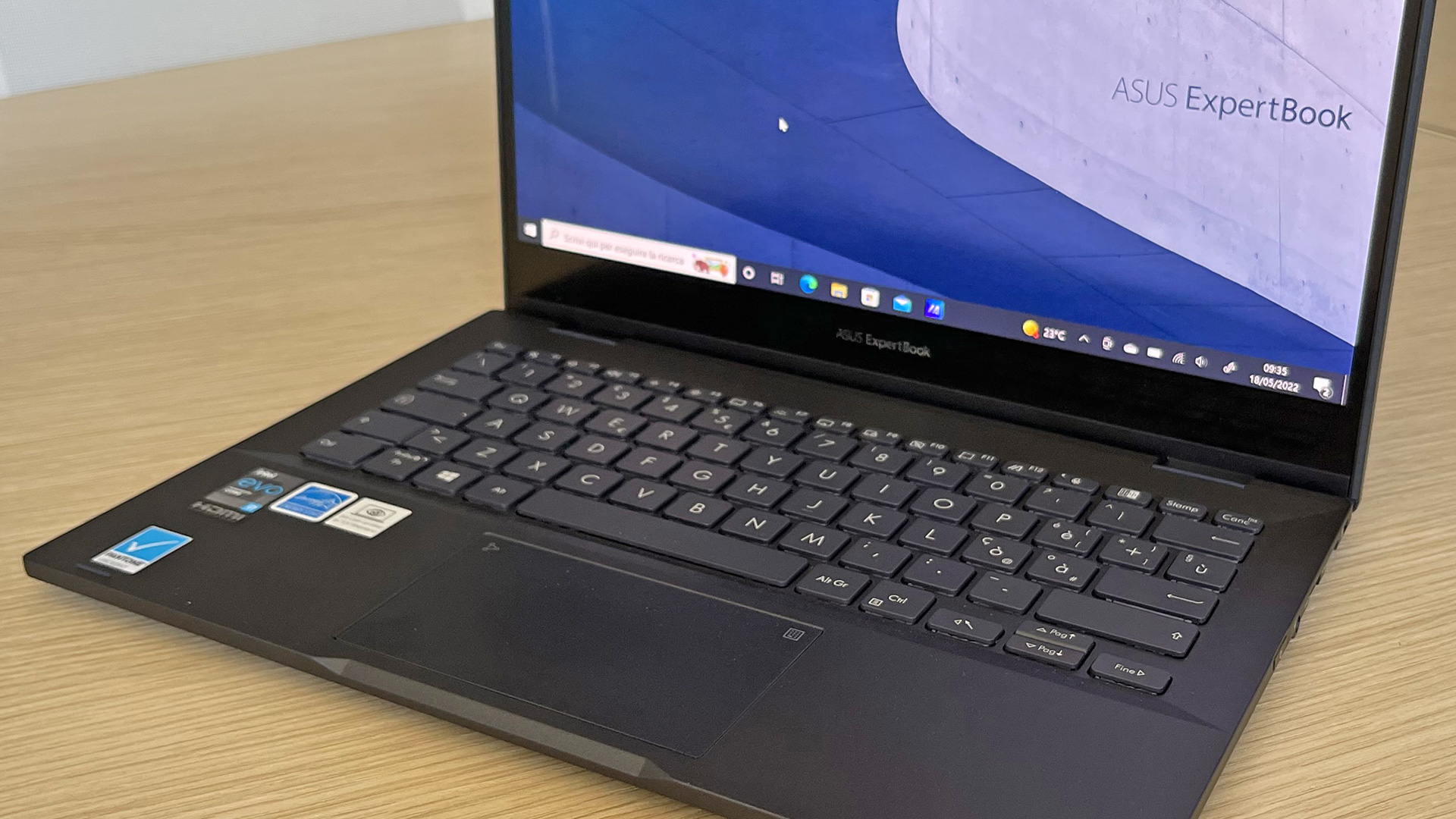 ASUS Expertbook B5 Flip OLED: il 2-in-1 per il professionista
