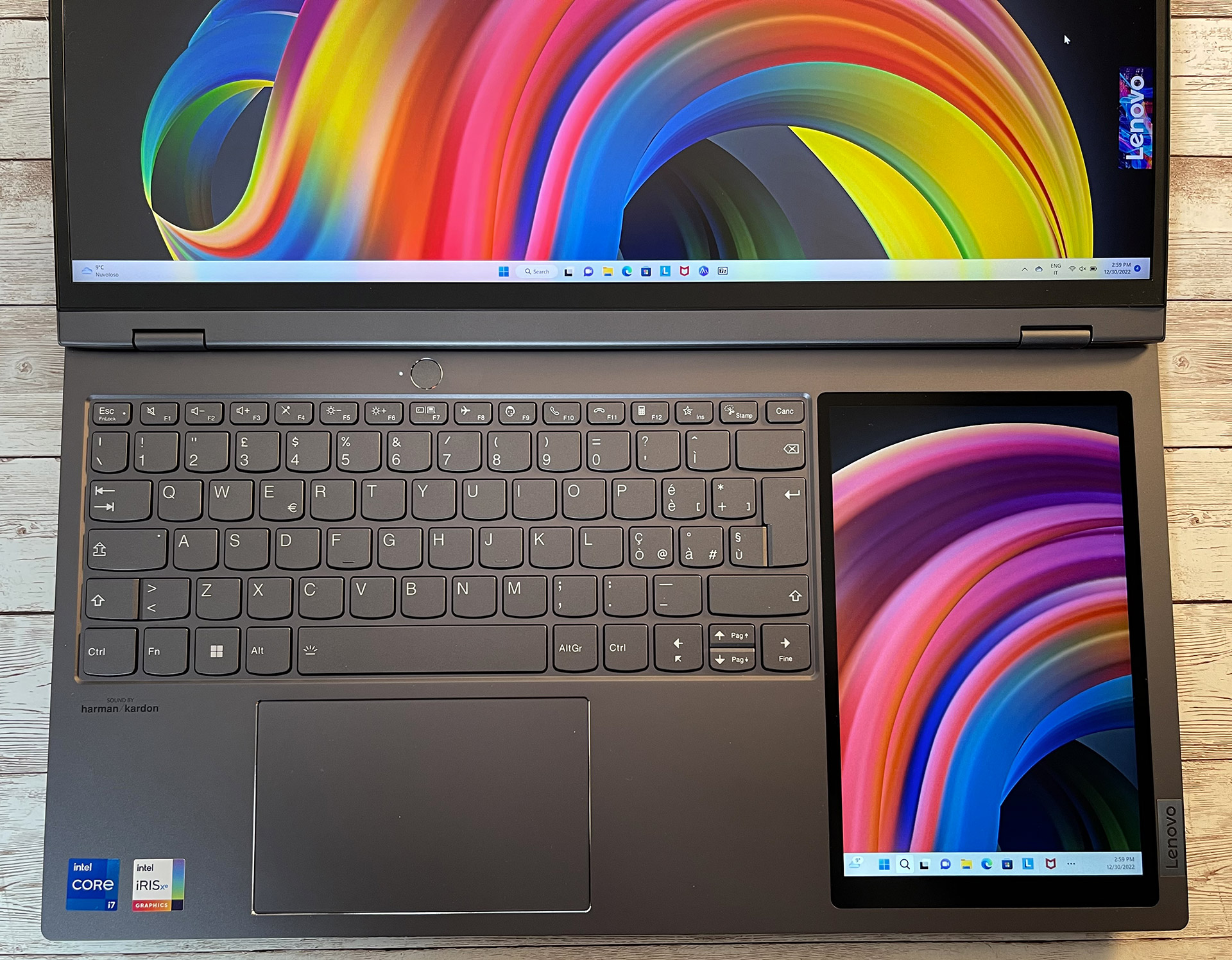 Lenovo ThinkBook Plus G3, il notebook a doppio schermo