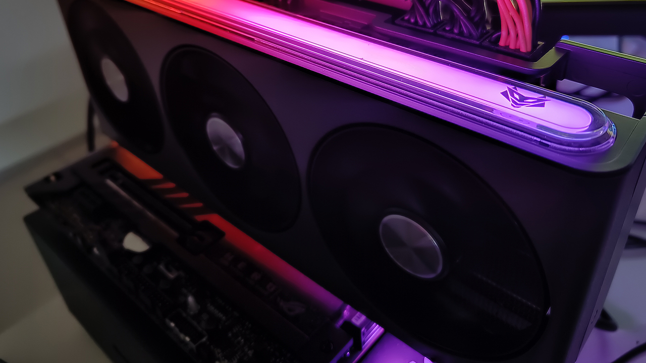 Sapphire NITRO+ RX 7900 XTX Vapor-X, una scheda video custom con luci e ombre