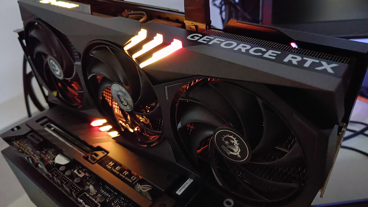 MSI GeForce RTX 4070 Ti Gaming X Trio alla prova: silenziosa e con doppio BIOS
