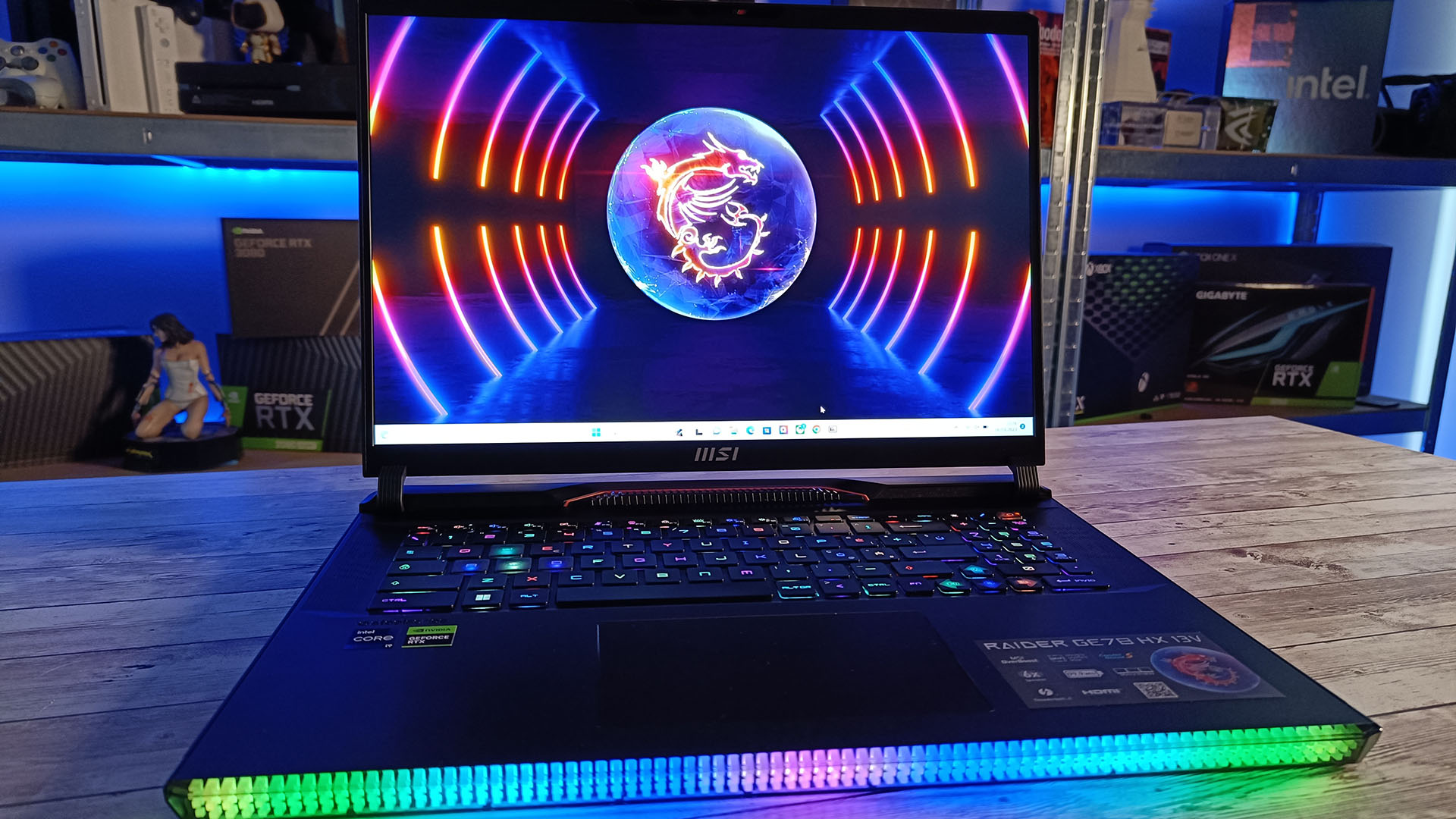 MSI Raider GE78 HX 13V, con Core i9-13950HX e GeForce RTX 4080 Laptop potenza da PC desktop