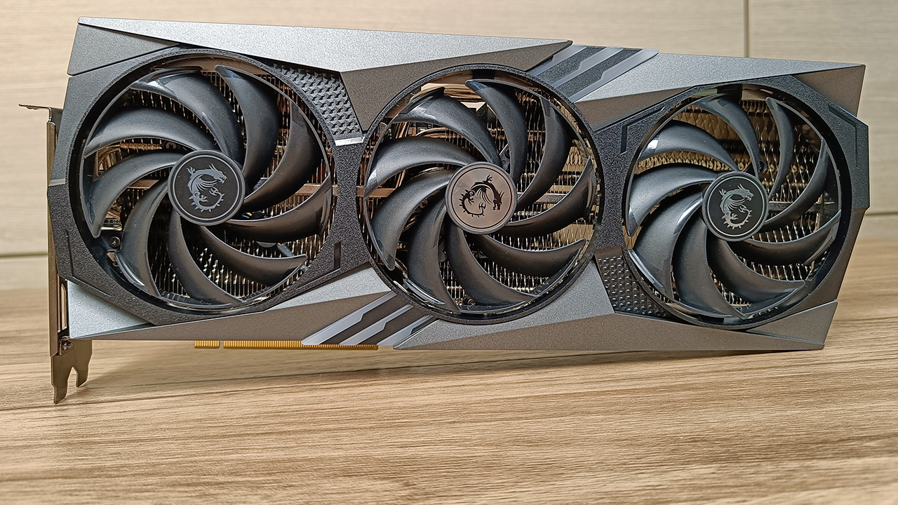 Recensione MSI RTX 4070 Gaming X Trio, il grande dissipatore tiene GPU e memoria al fresco