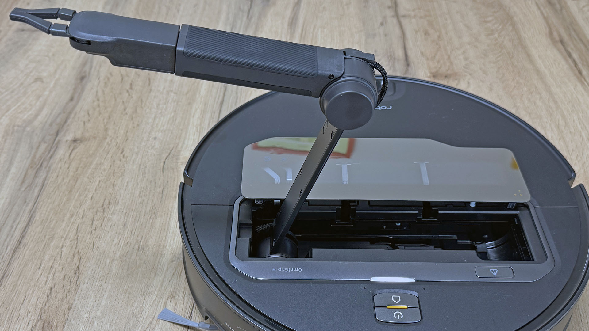 Roborock Saros Z70: un braccio meccanico per fare ordine in casa