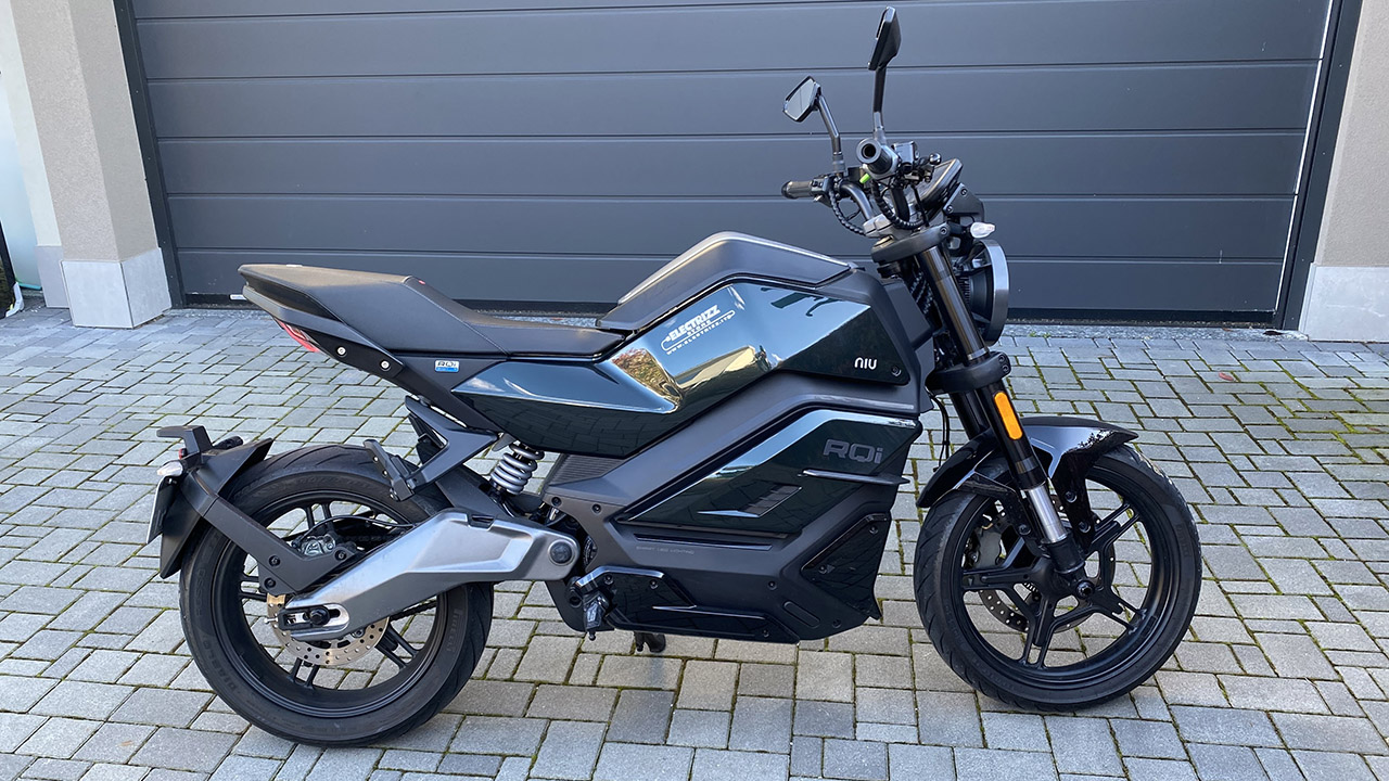 Test NIU RQi Sport, vi spieghiamo perché una moto così è perfetta