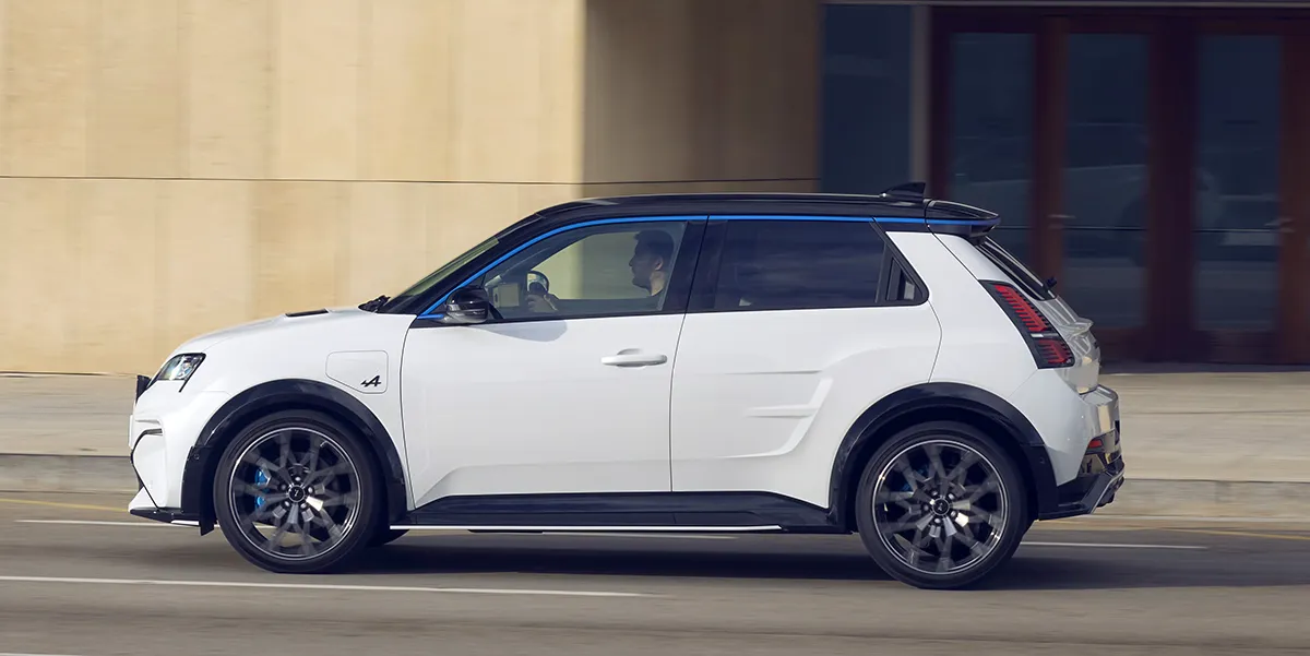 Alpine A290 alla prova: un'auto bella che ti fa innamorare, con qualche limite