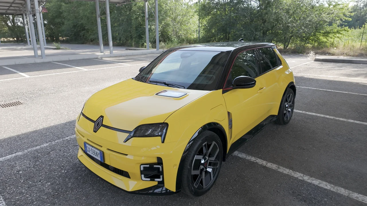 Renault 5 elettrica al giudizio definitivo: solo stupore iniziale o premi meritati?