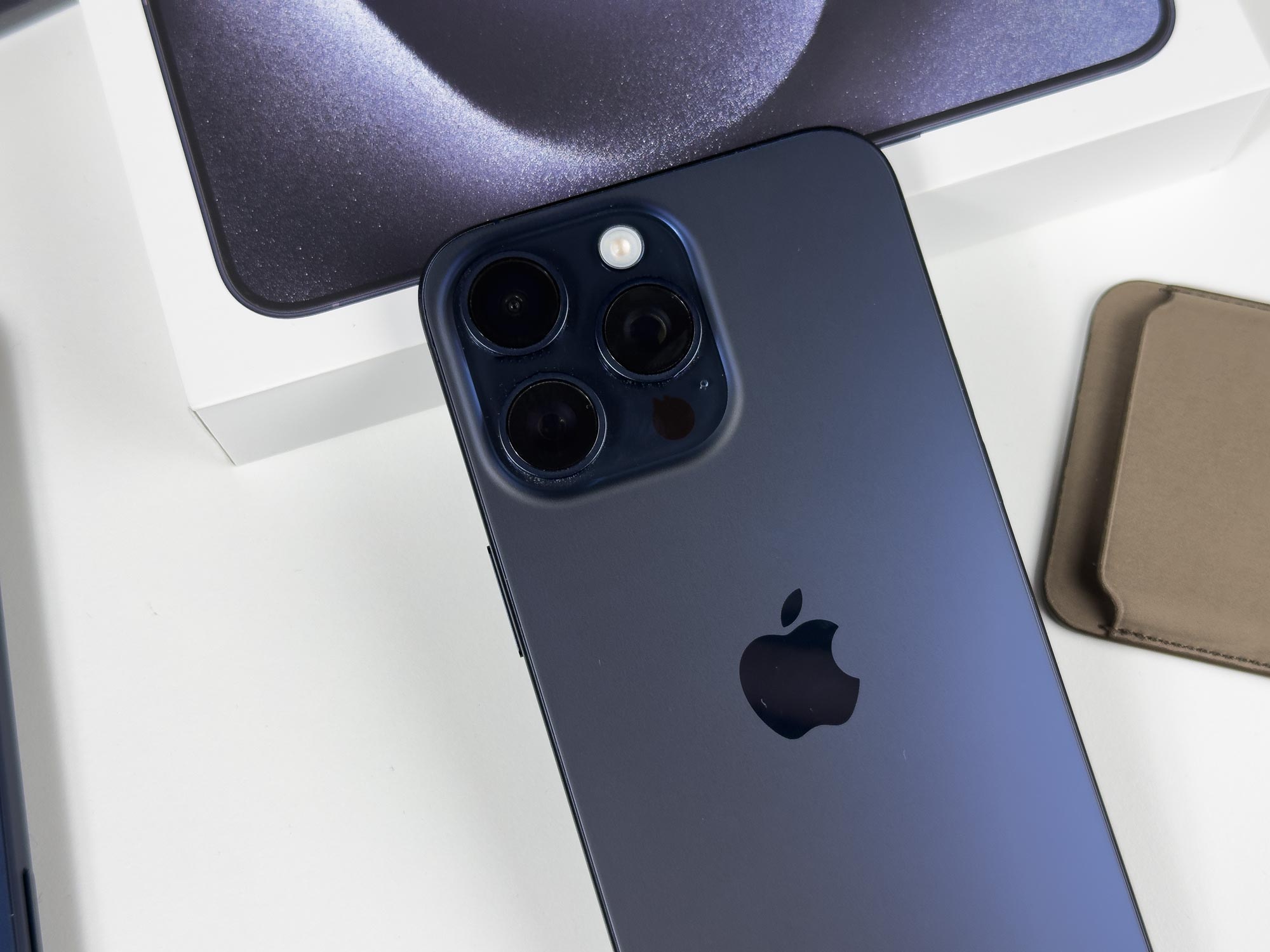 iPhone 15 Pro (256 GB) in titanio blu è già IN SCONTO su