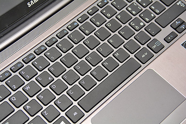 tastiera_touchpad.jpg (118328 bytes)