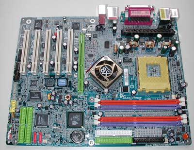 gigabyte_scheda_1_s.jpg (31667 bytes)