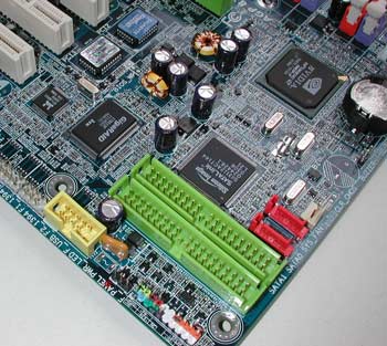 gigabyte_scheda_6_s.jpg (29815 bytes)