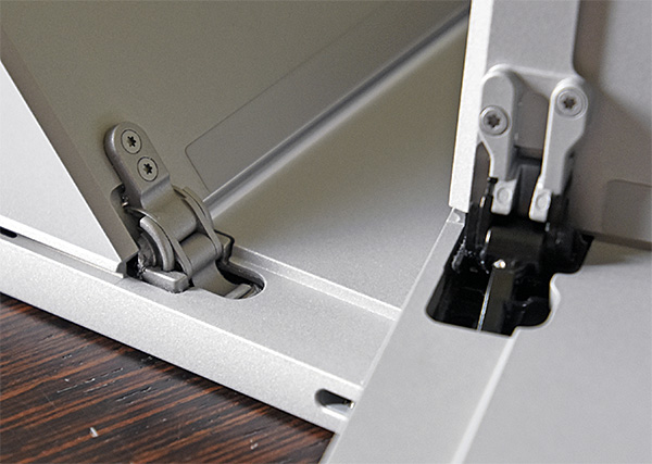 kickstand_2.jpg (84250 bytes)