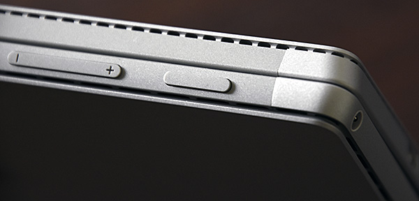 surface_pro_particolare_1.jpg (40519 bytes)