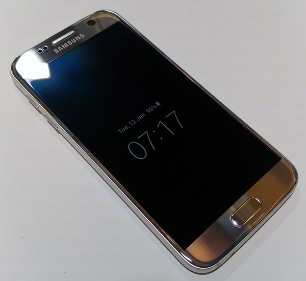 samsung_galaxy_s7_mwc.jpg (35415 bytes)