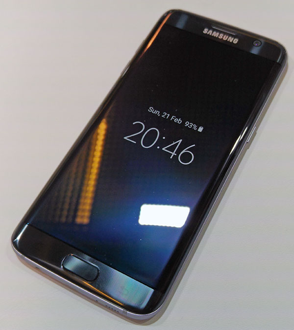 samsung_galaxy_s7edge_mwc.jpg (50578 bytes)