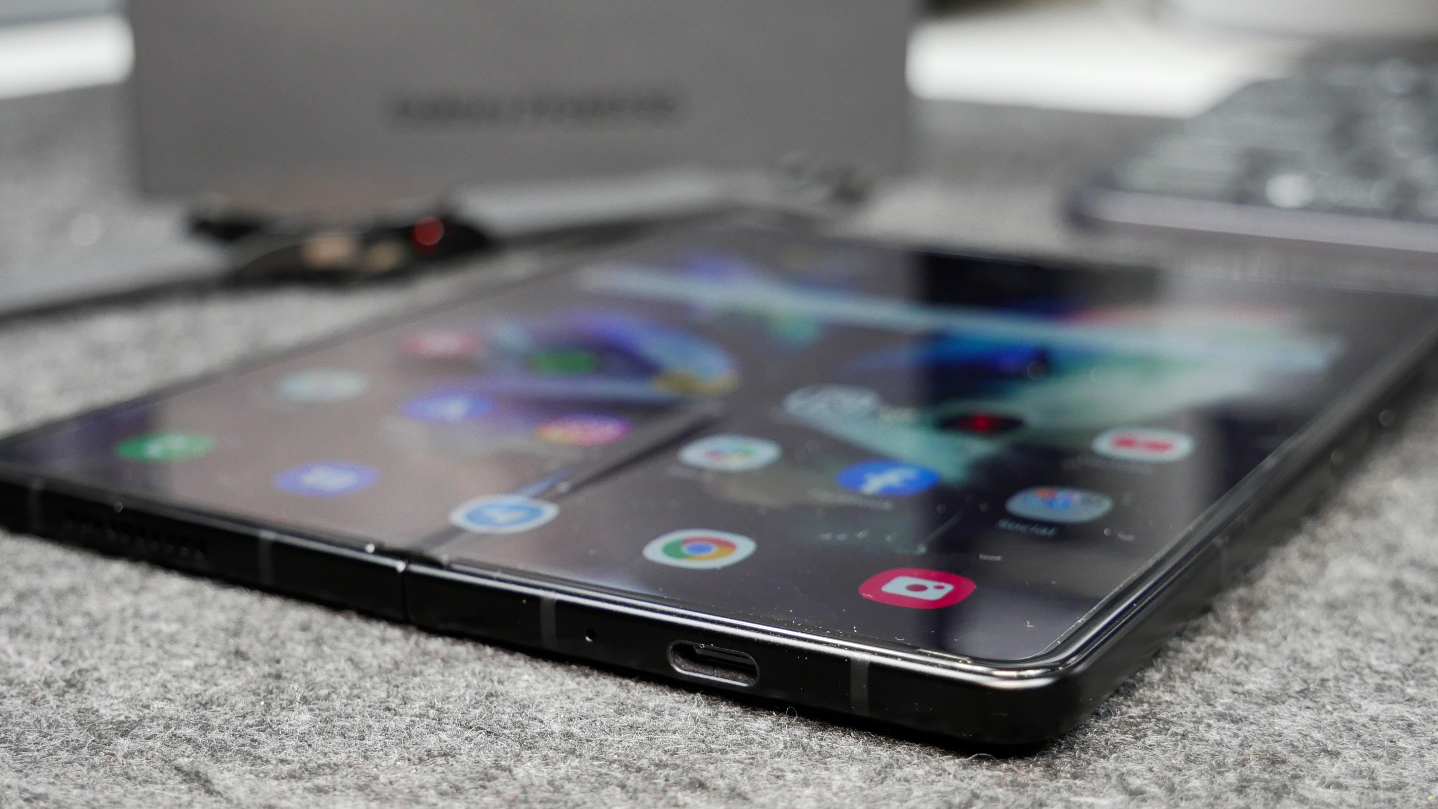 Samsung  Galaxy Z Fold3 