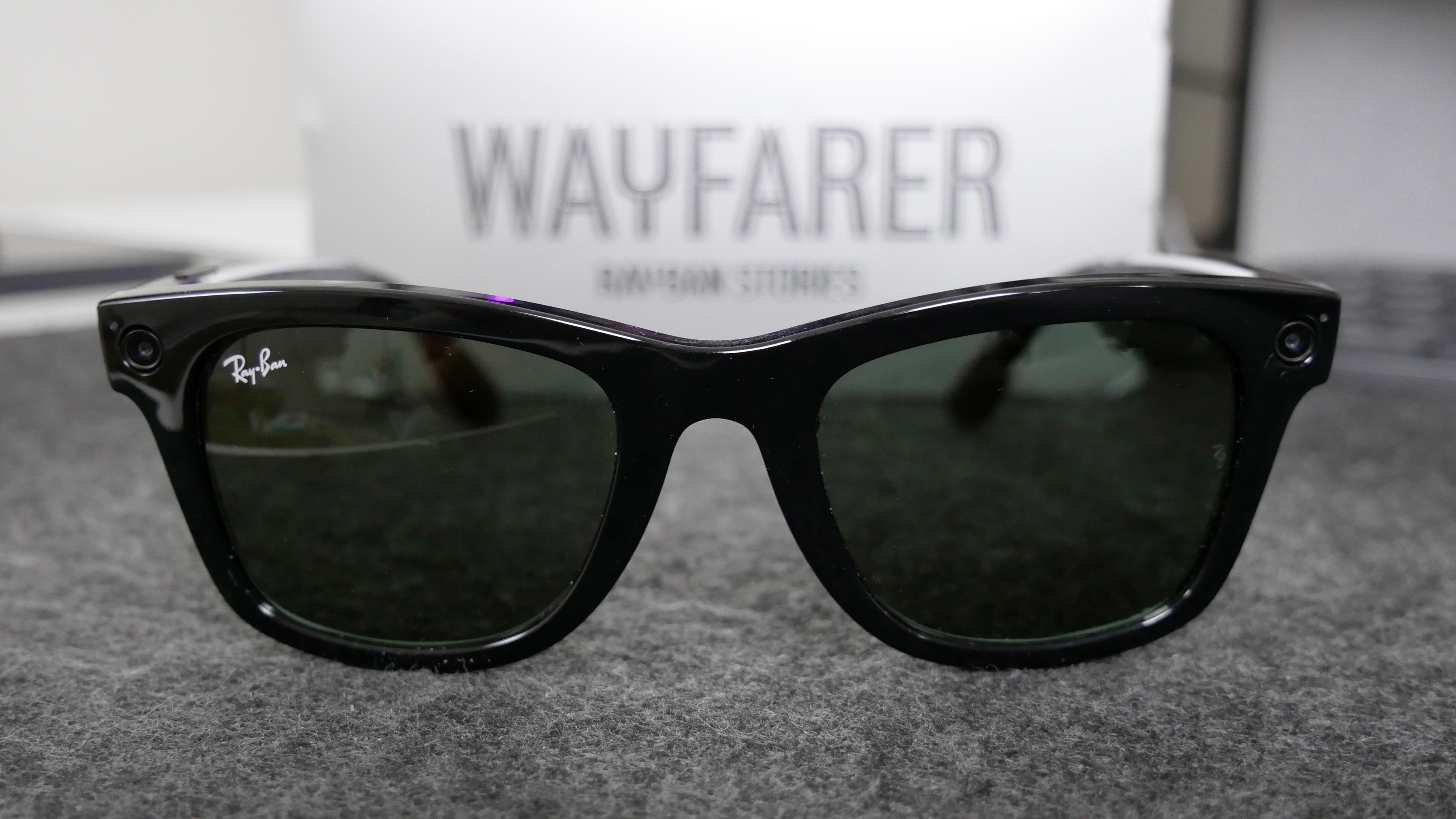 Gli smart glasses di Ray-Ban e Facebook: caratteristiche e prezzo