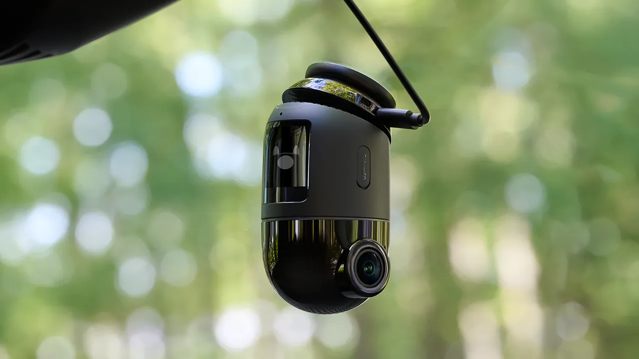 Con la dashcam 70mai 4K Omni sicurezza e super visione notturna a 360�
