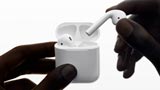 Apple annuncia i nuovi AirPods: maggiore autonomia, ricarica wireless e Siri. Ecco le novità