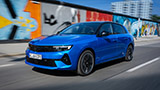 Opel Astra Electric, prima guida. Comoda e affidabile, in attesa del salto di qualità