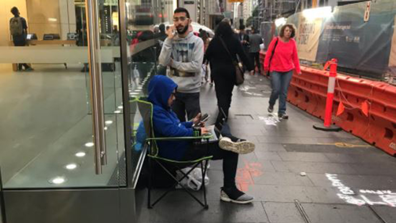 iPhone X: in Australia sono gi&agrave; in coda per acquistare il nuovo device Apple