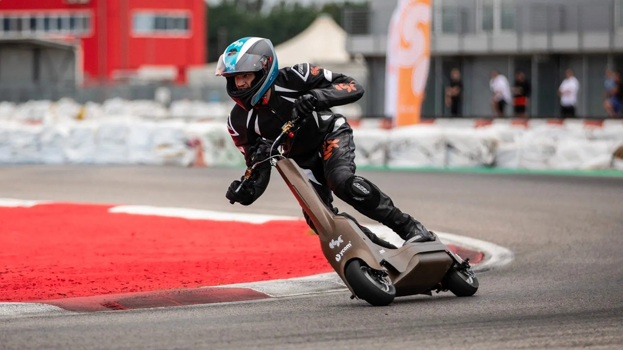 Here is the electric scooter for crazy races at 100 km / h.  The championship will start in 2022 thumbnail