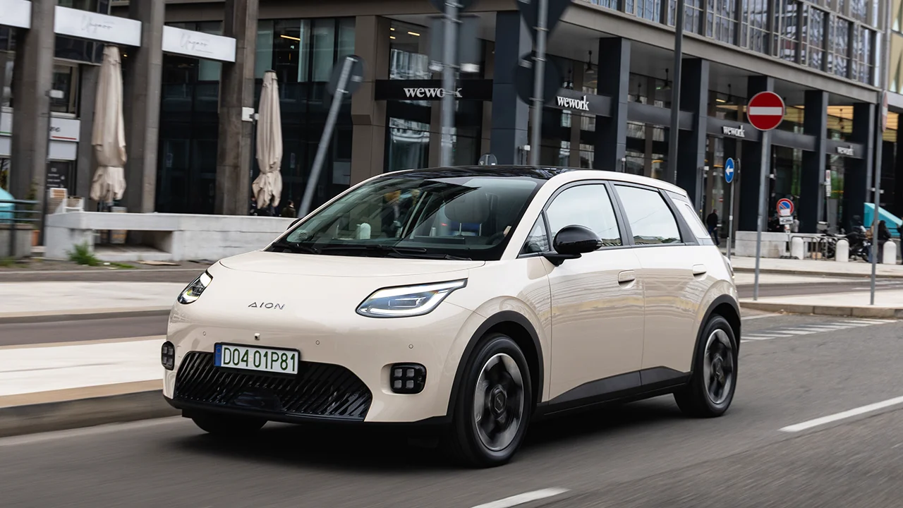 Alla guida della nuova auto elettrica cinese diseg &hellip;