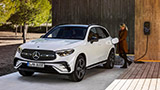 Mercedes GLC 300 e 400 4MATIC, la plug-in "quasi elettrica" è pronta per il mercato. Caratteristiche e prezzi