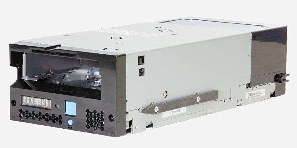 IBM annuncia le nuove cartucce a nastro con 50 TB di spazio (o 150 TB con compressione attiva)