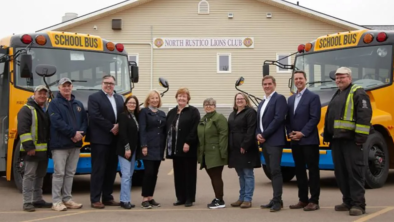 Lion school buses embrace the Canadian community thanks to V2G