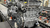 Toyota investe 77 milioni di euro per realizzare l'ibrido di 5a generazione. Ecco come è fatto