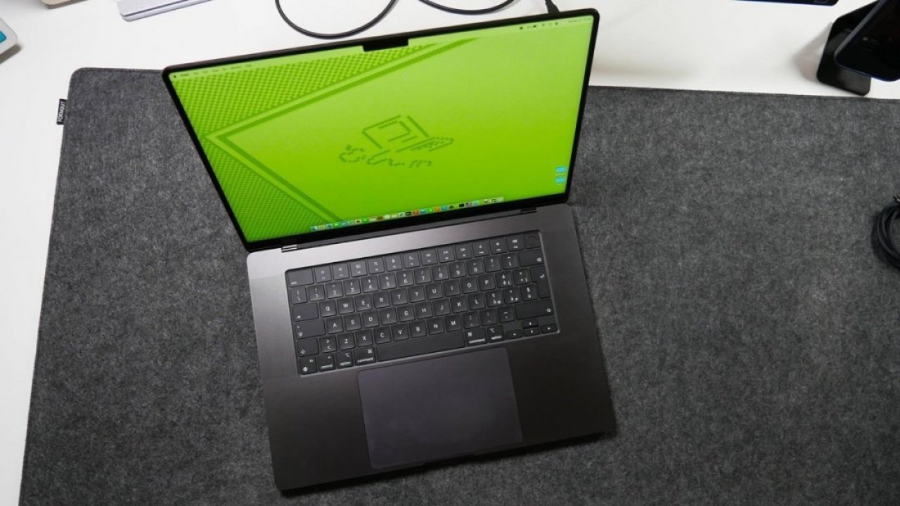 I MacBook Pro con display OLED (e tante altre novit&agrave;) arriveranno entro fine 2026