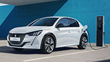 Peugeot e-208 si migliora: con il nuovo motore elettrico arrivano più potenza e autonomia fino a 400 km