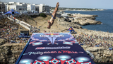 I tuffi estremi da 27 metri a Polignano a Mare ripresi con OPPO Reno6 Pro: che spettacolo!