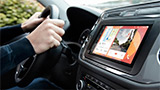 Apple Car Play e Google Android Auto su ogni macchina con Parrot RNB 6