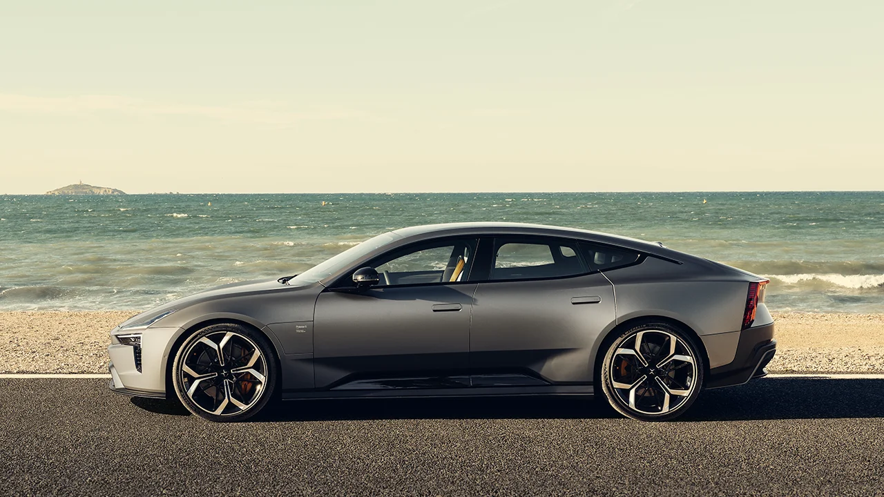 Polestar pubblica il report LCA di Polestar 5: con le giuste scelte si può inquinare (molto) meno
