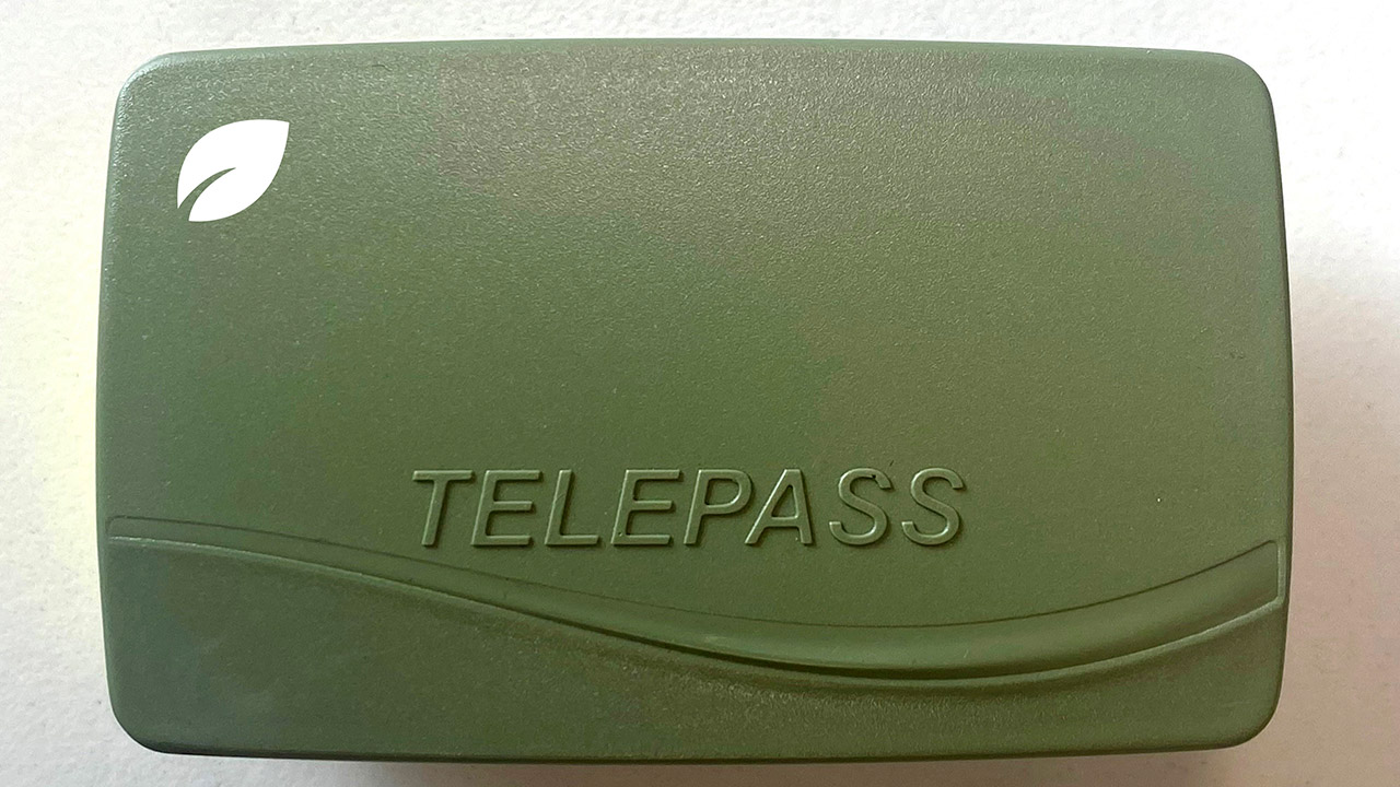 Arriva il Telepass verde, di nome e di fatto, costruito con le scocche dei  dispositivi dismessi