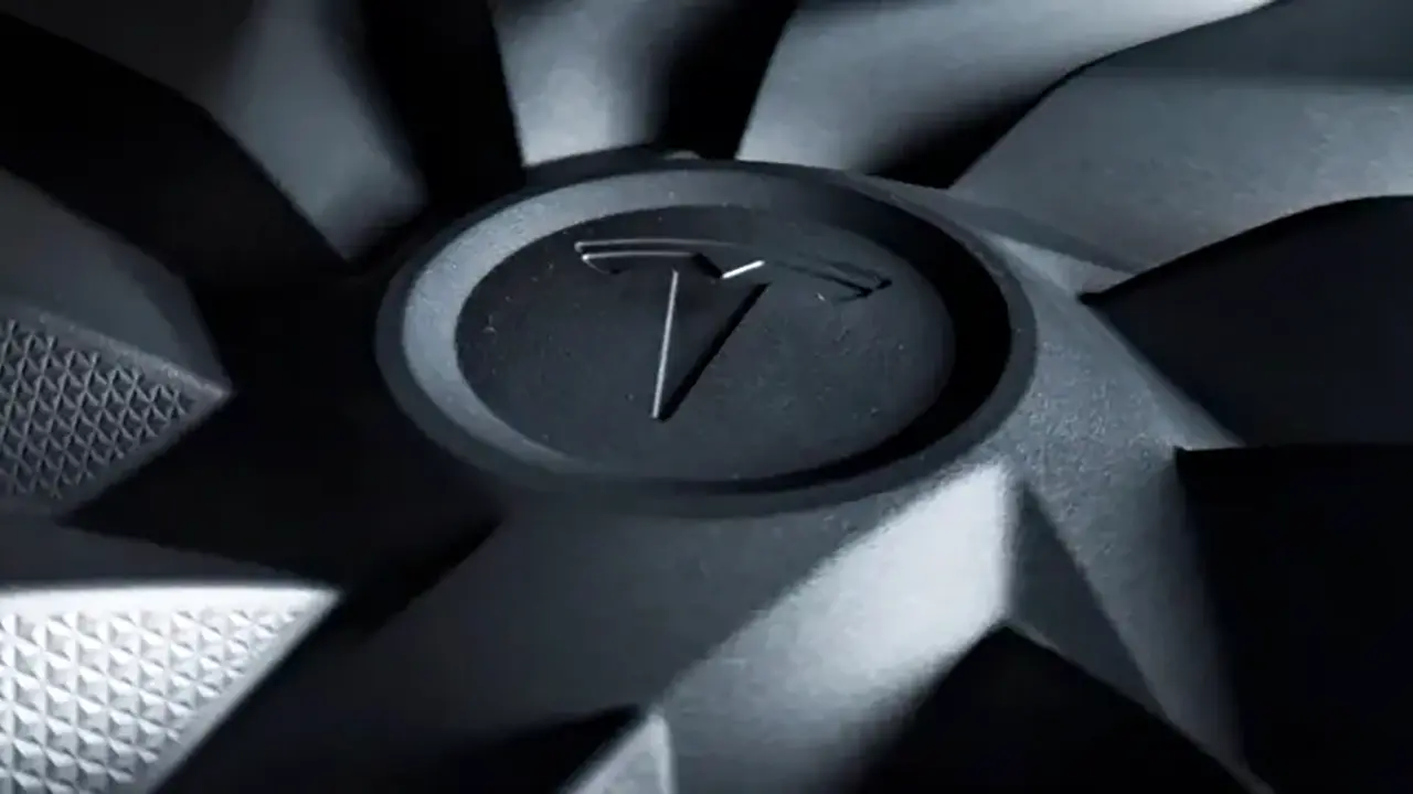 Tesla svelerà una novità domani 7 ottobre, ma il teaser è criptico