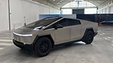 Tesla lancia il Cybertruck RWD: meno costoso, ma più povero nelle dotazioni